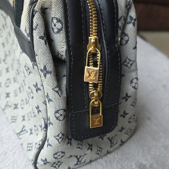 Louis Vuitton Canvas Mongram Hand Bag - Picture 4 of 14